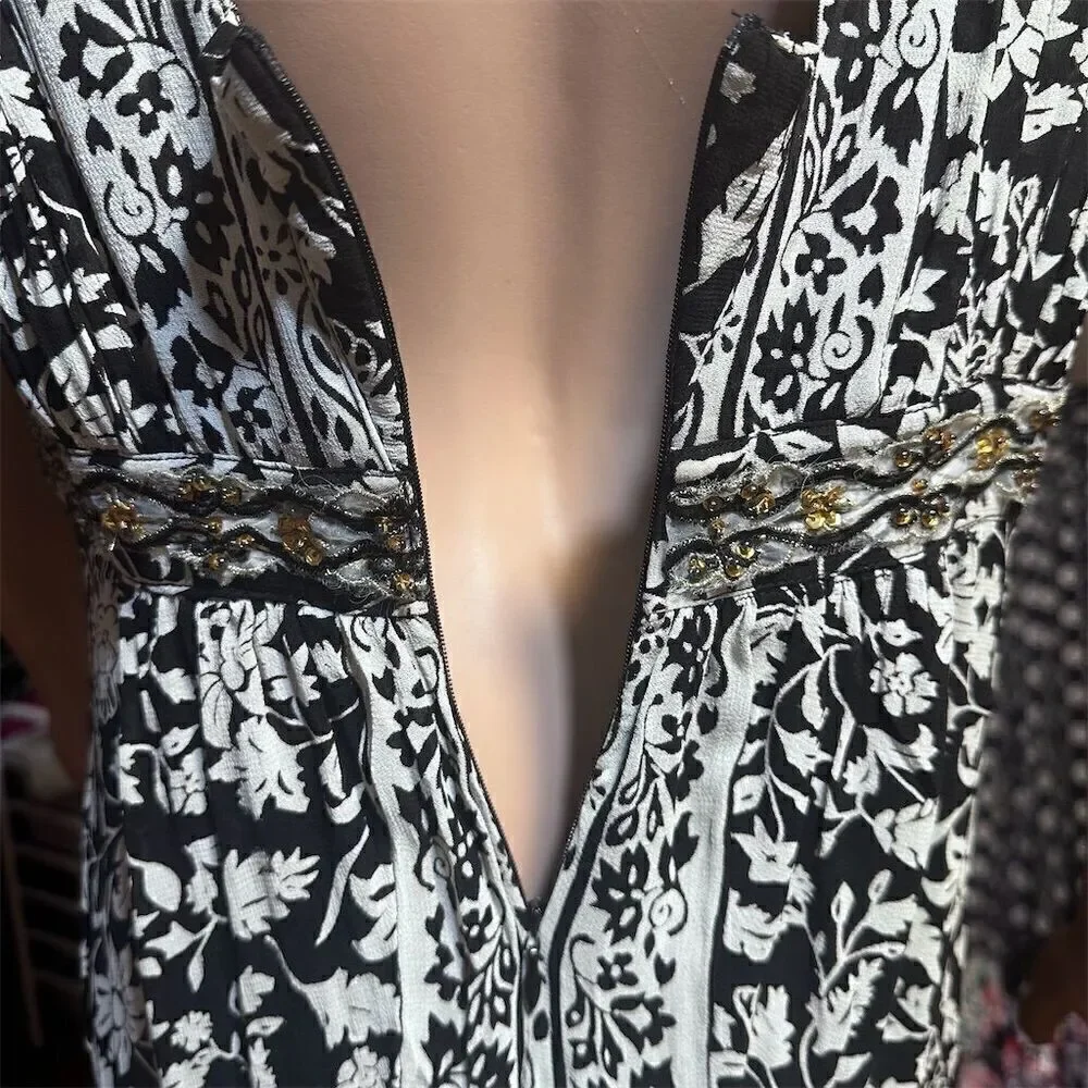Dressbarn Black White Floral Sleeveless V Neck Back Sequin Waist Maxi Dress